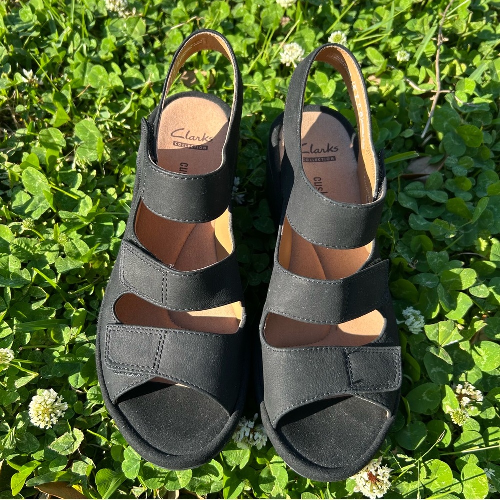 Clarks Women's Black Strappy Sandals